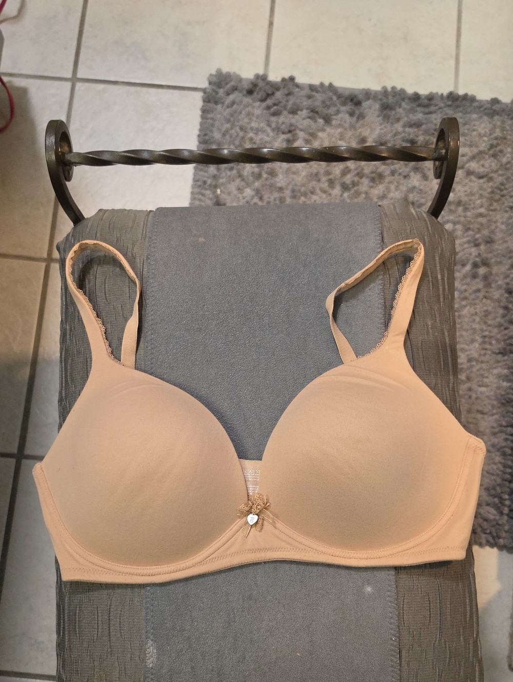 Victoria's Secret Nude Light Beige No Wire Bra Size 36D